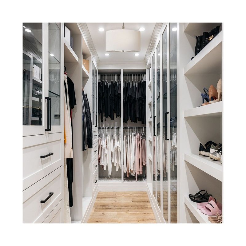 높이를 조절 할 수 있는 호텔 목조 옷장 끝 현대 스타일의 가구 Walk-in Closet