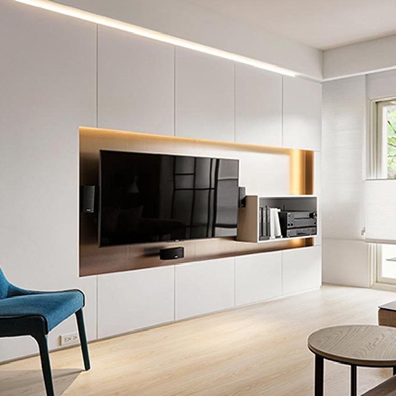 럭셔리 현대적인 거실 디자인을 위한 조정 가능한 나무 벽에 장착된 TV 스탠드